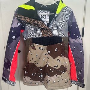 Women’s DC snowboarding jacket. 10k waterproofing. Pullover